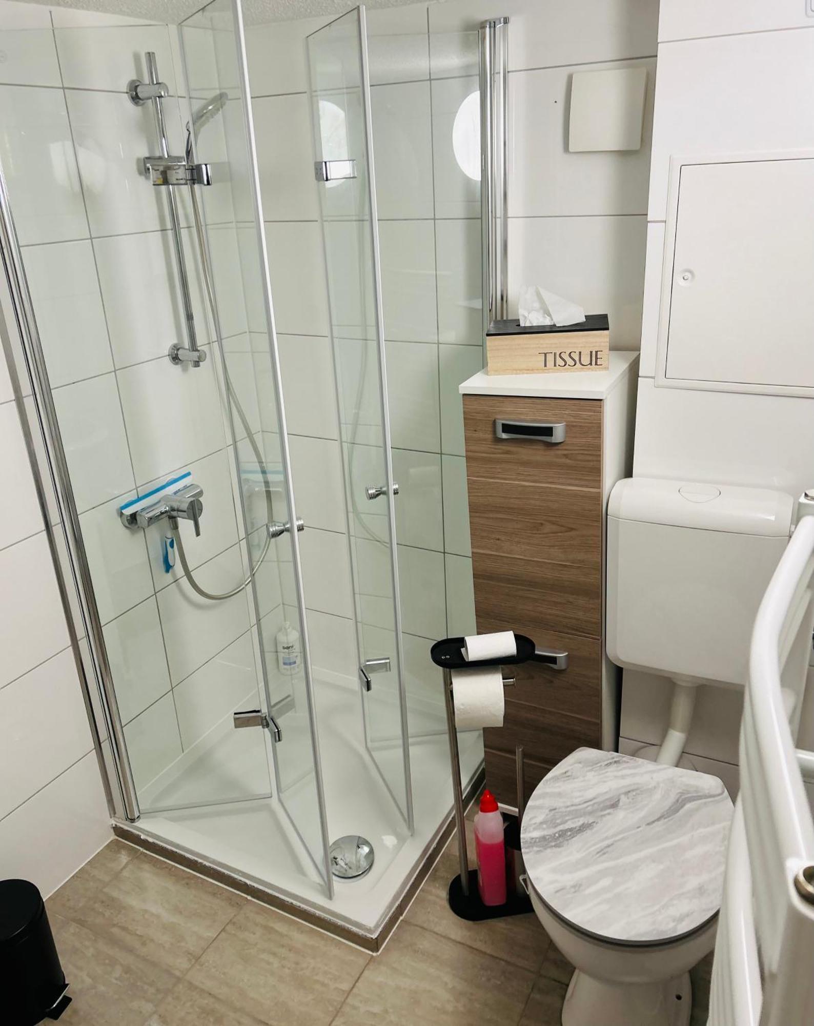 Waldstadt Homes, Изерлон Екстериор снимка