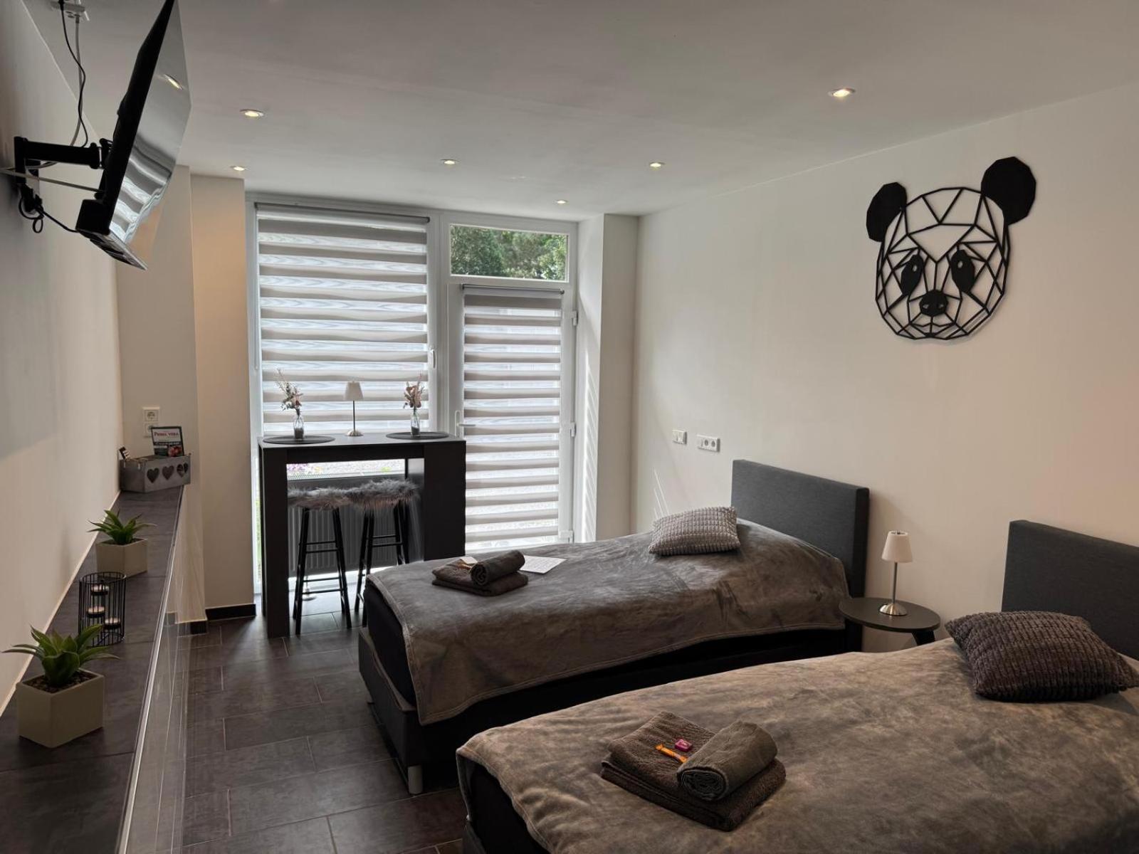Waldstadt Homes, Изерлон Екстериор снимка