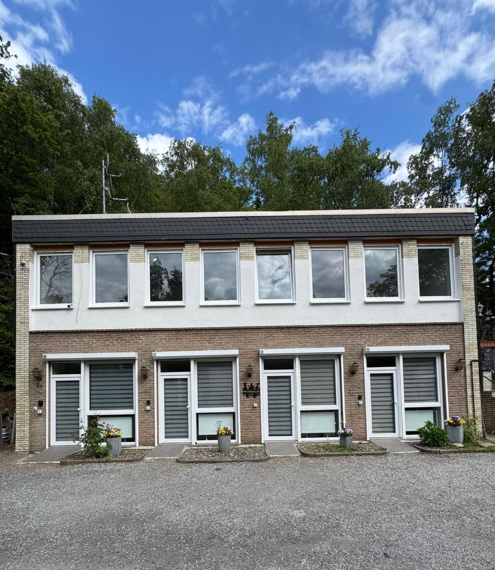 Waldstadt Homes, Изерлон Екстериор снимка